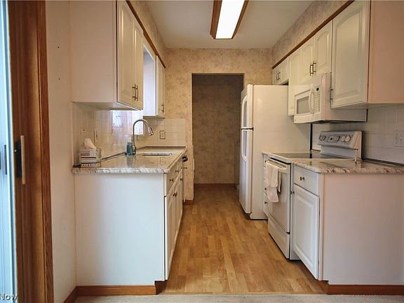 4th image of 149 Drury Ln #149L