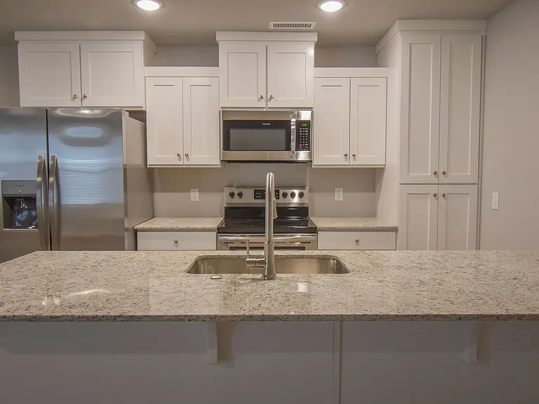 929 W Buchanan St #2 — Photo 4