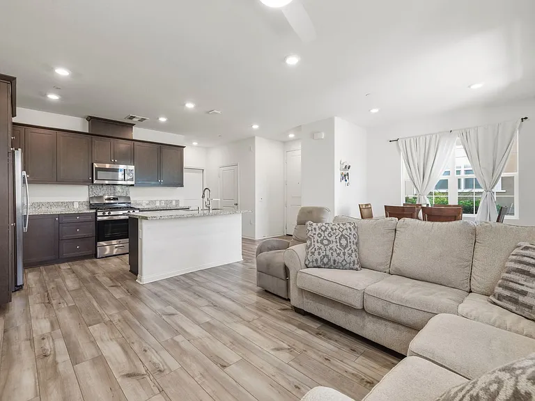 22760 Harmony Dr — Photo 14