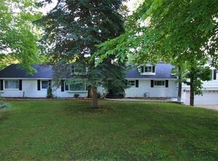 9319 Hunting Valley Rd N, Clarence, NY 14031