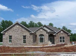 111 Cedar Run Ln, Huntsville, AL 35811