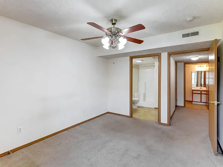 Ozark Mountain Crossing Apartments — Photo 14