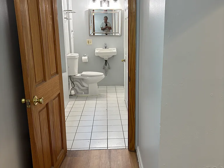 1918 N California Ave #1918G — Photo 1