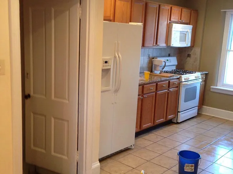 230 W Ashland St — Photo 4