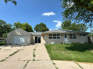 6700 Gladstone St, Lincoln, NE 68507