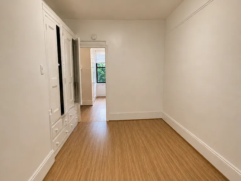 313 Onderdonk Ave #2B — Photo 5