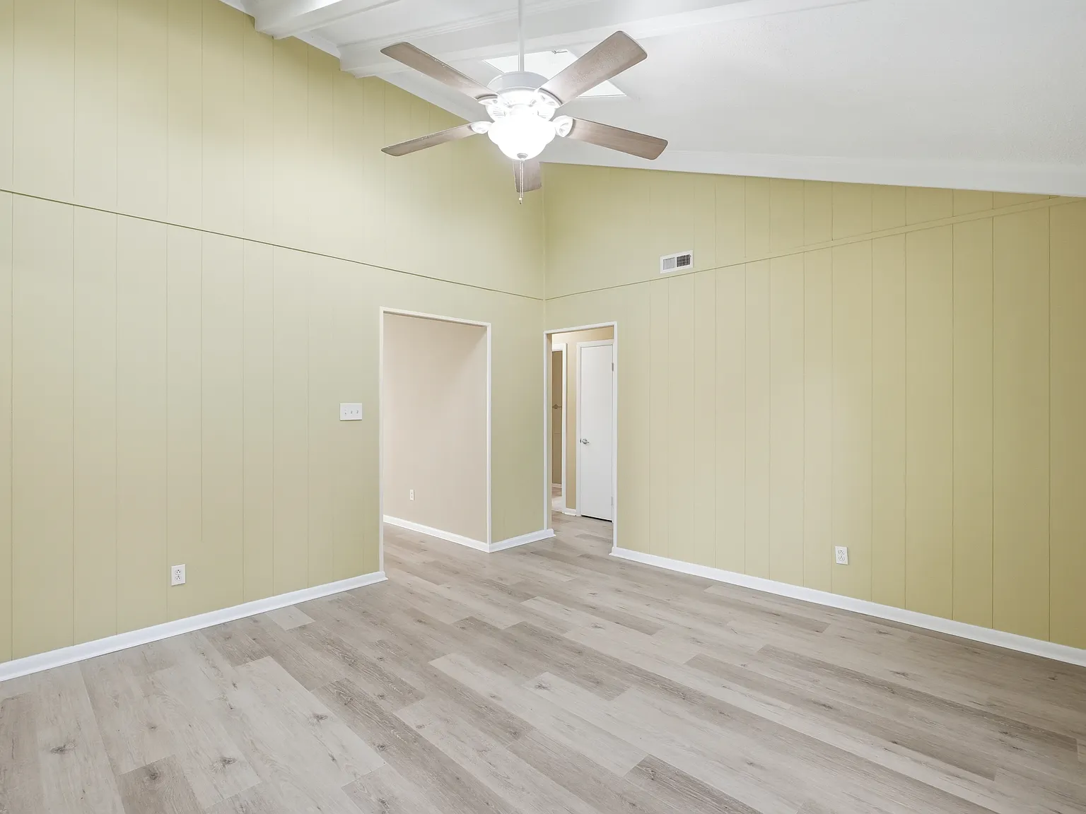 2 bed, 1082 sqft, $2,000 — Photo 3