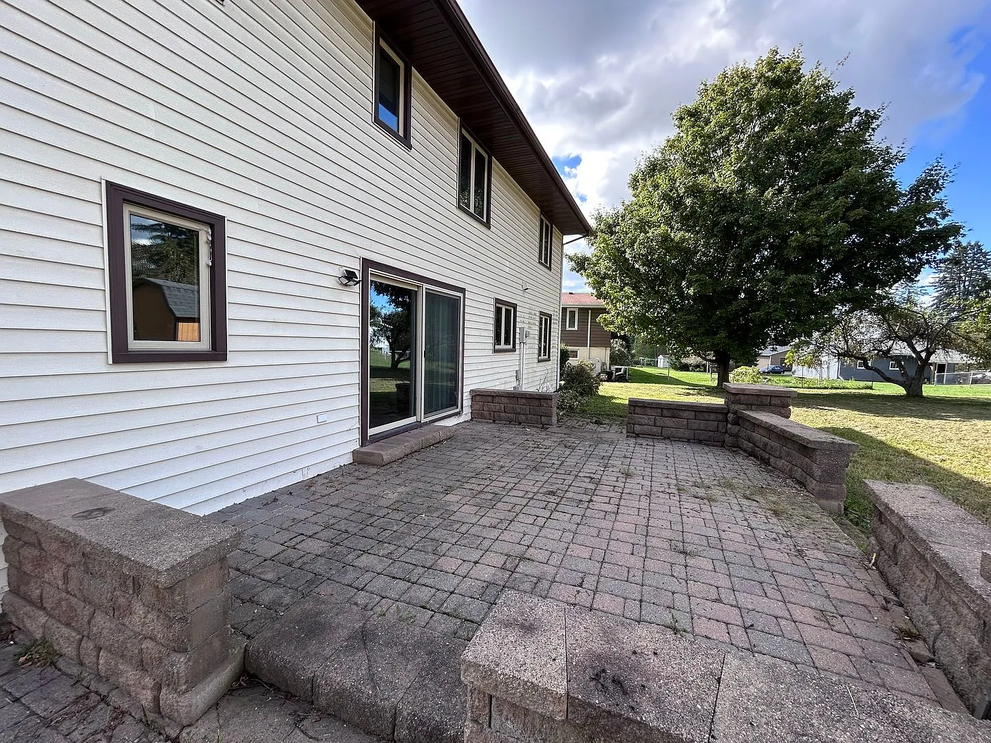 Spacious 4-Bedroom Home — Photo 4
