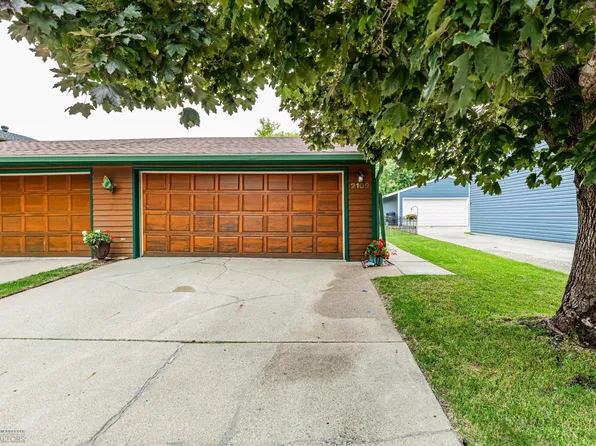 2109 29th Ave S, Fargo, ND 58103