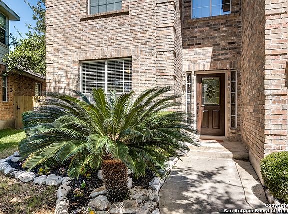 2nd image of 25915 Copperas Ln