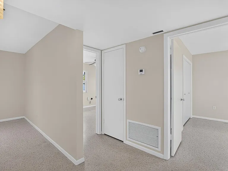 705 Thunderbird Ave — Photo 11