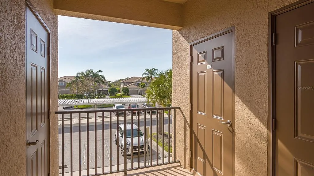 2 bed, 2.0 bath, 1121 sqft, $4,000 — Photo 3