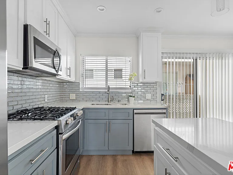 2435 3rd St #3 — Photo 3