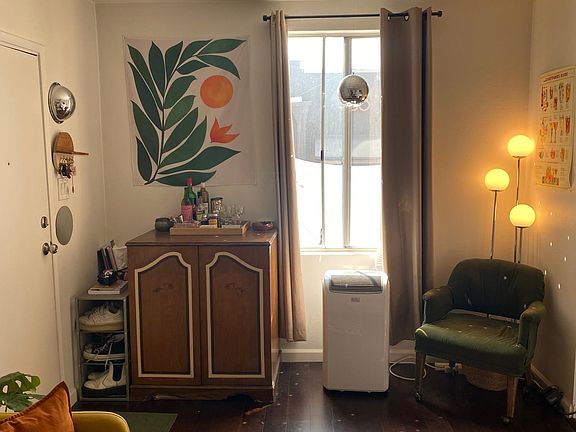 3rd image of 834 Laguna Ave #1/2