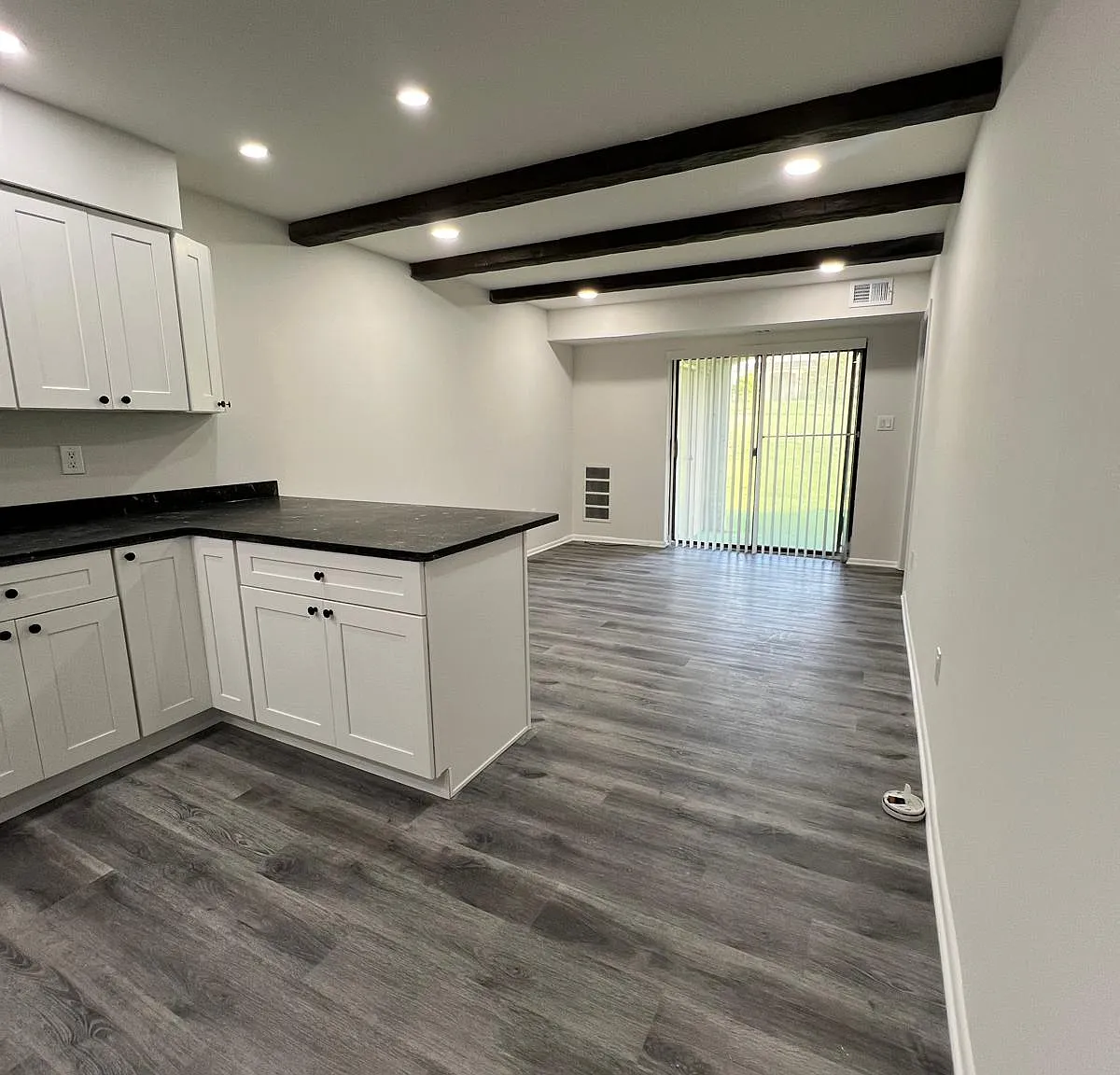 3 bed, 2.5 bath, 1820 sqft, $2,600 — Photo 3