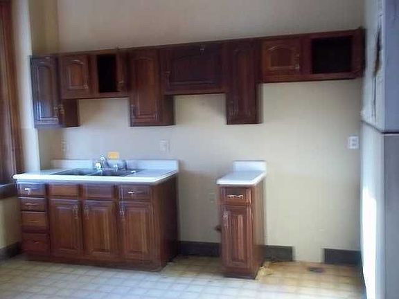 3rd image of 939 Enright Ave