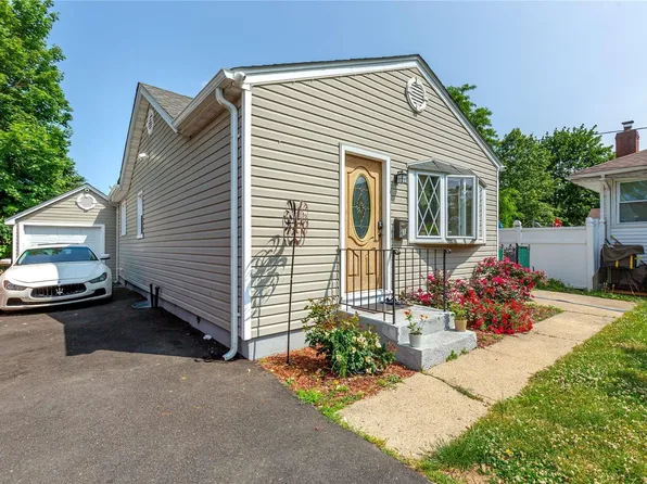 61 Robinwood Avenue, Hempstead, NY 11550