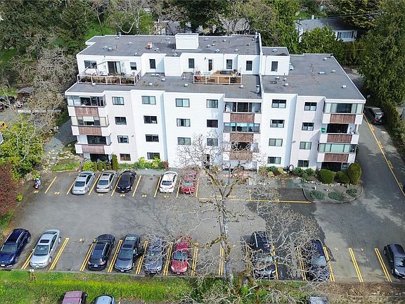3rd image of 614 Fernhill Pl #404