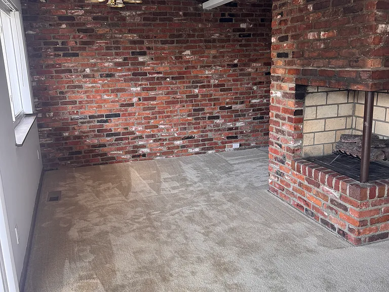 210 E 40th St #17 — Photo 8