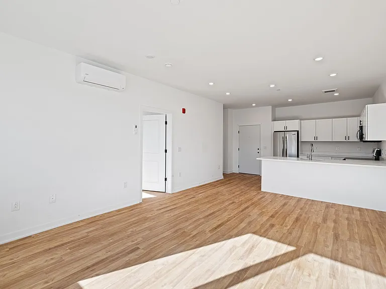 1309 Cambridge — Photo 15