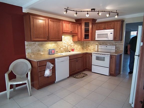 3rd image of 4880 Locust St NE #000