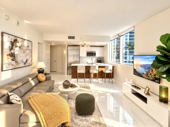 1300 Brickell Bay Dr, Miami, FL