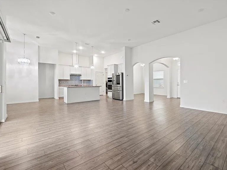2661 SW Import Dr — Photo 3
