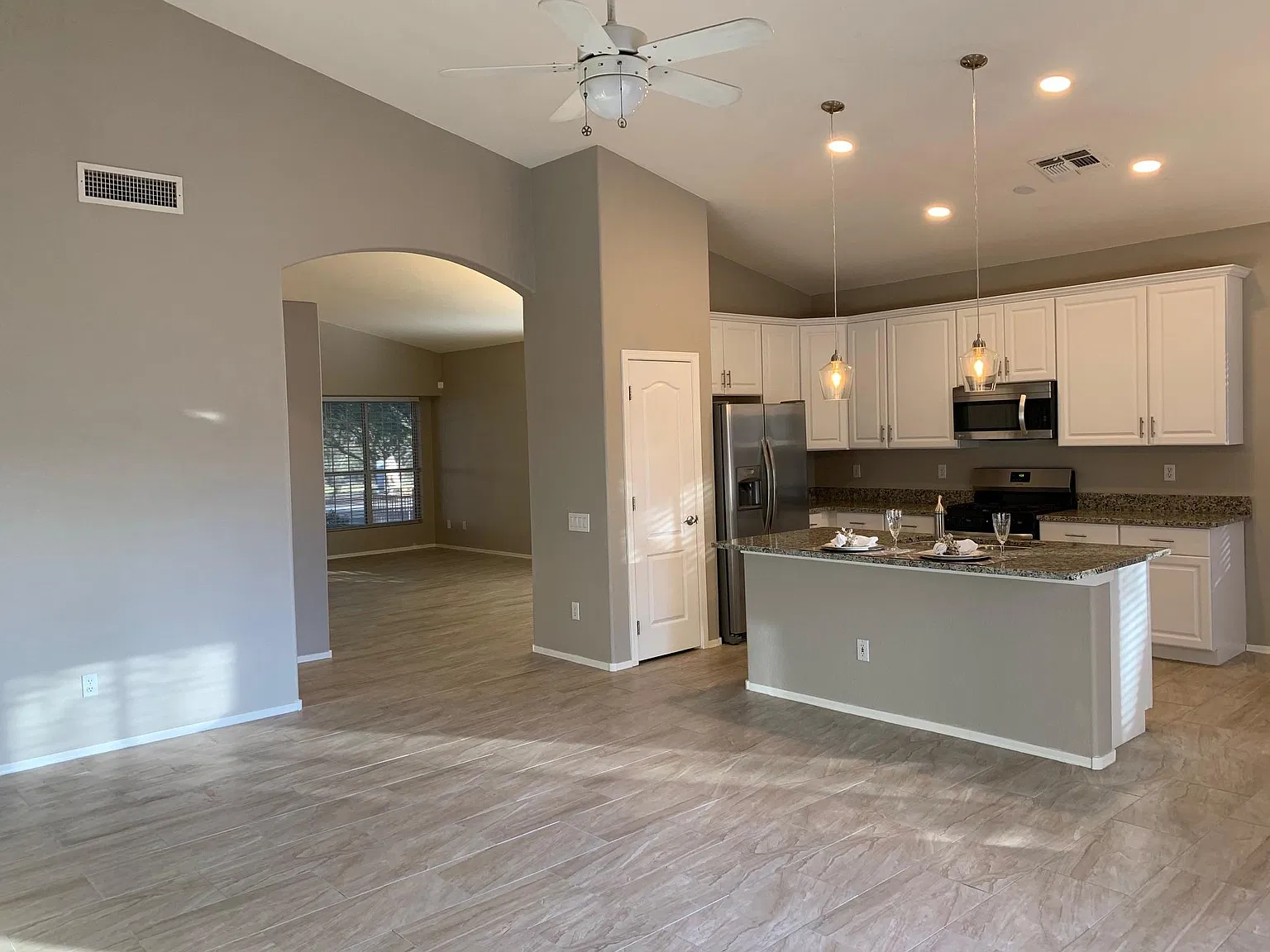 3 bed, 1751 sqft, $2,700 — Photo 3