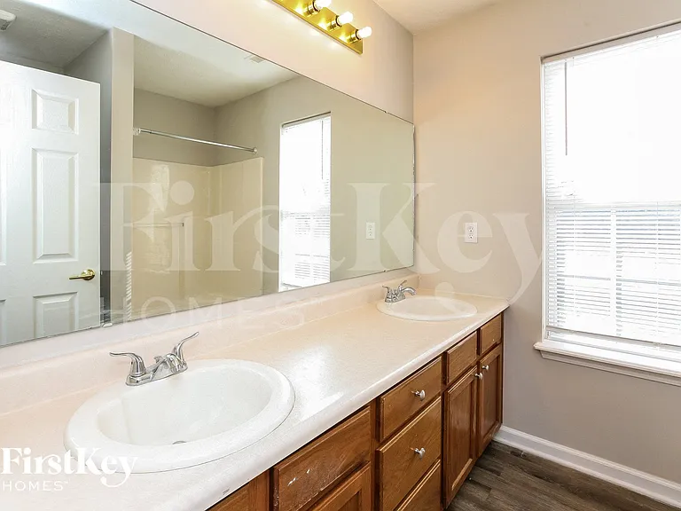 5621 Wynridge Ct — Photo 10