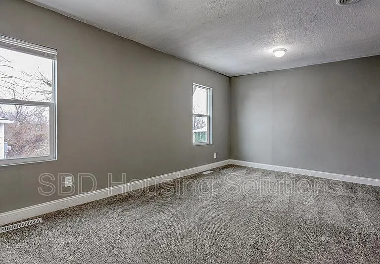 1027 E Parker Ave — Photo 7