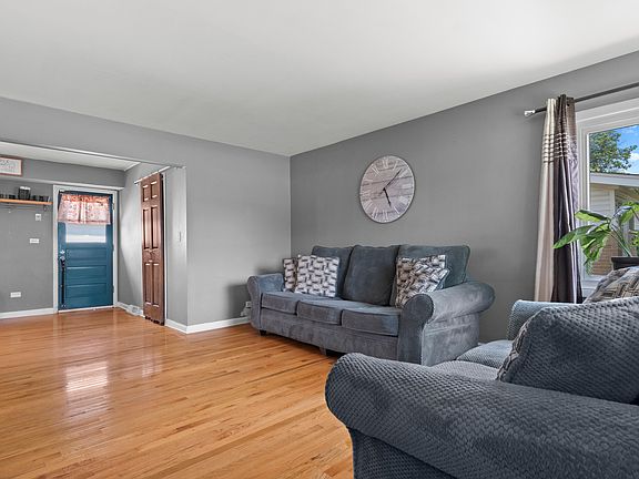 3rd image of 358 E La Porte Dr