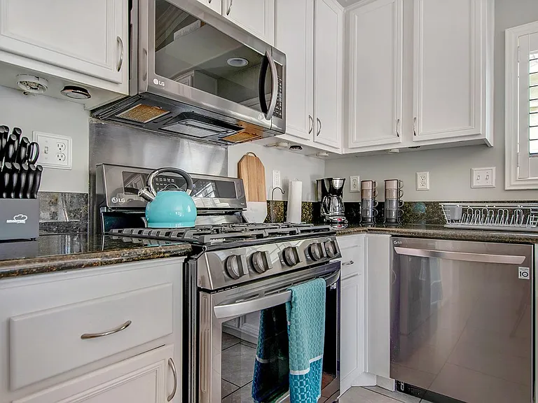 330 Del Flora St — Photo 37