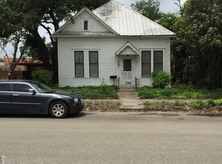 1106 20th St, Hondo, TX 78861