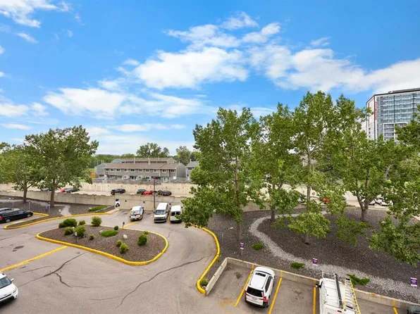 4944 SE Dalton Dr NW #413, Calgary, AB T3A 2E6