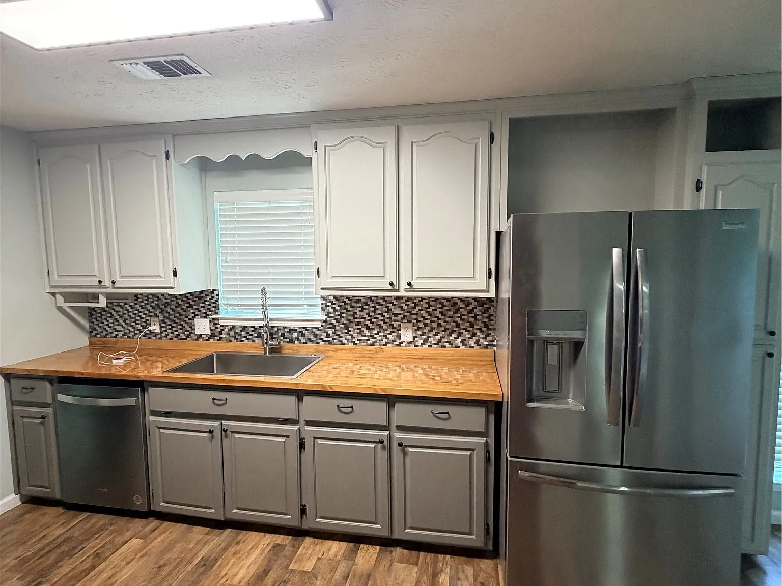 3 bed, 2.0 bath, 1596 sqft, $1,900 — Photo 4