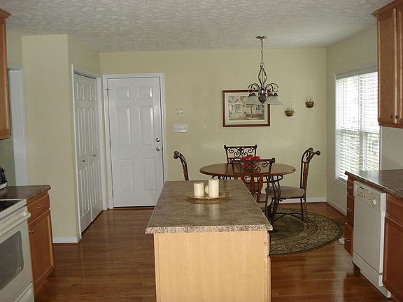 Chefs Island and Breakfast nook