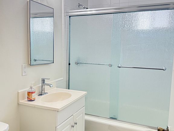 5th image of 848 Carillo Dr APT E