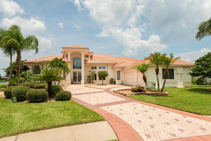 1st image of 828 Venturi Ct