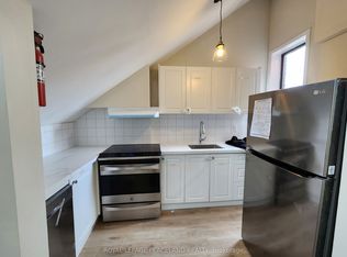 558 Spadina Cres #3, Toronto, ON M5S 2J9
