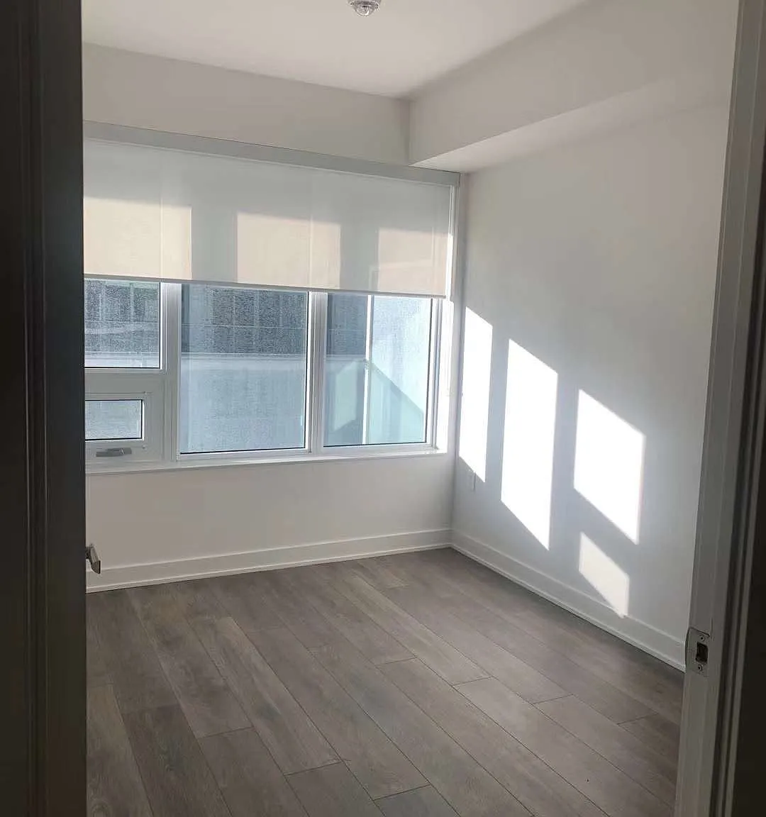 195 Redpath Ave — Photo 4