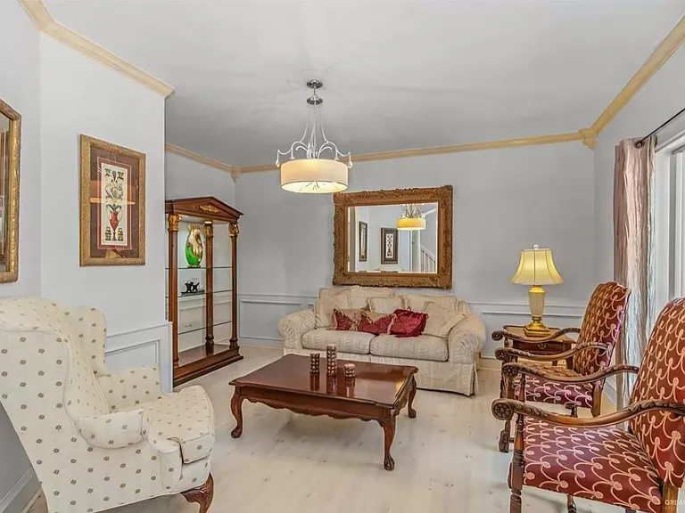 602 N McColl Cir — Photo 7