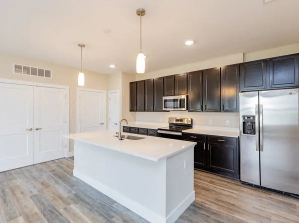 The Flats at Summit Station