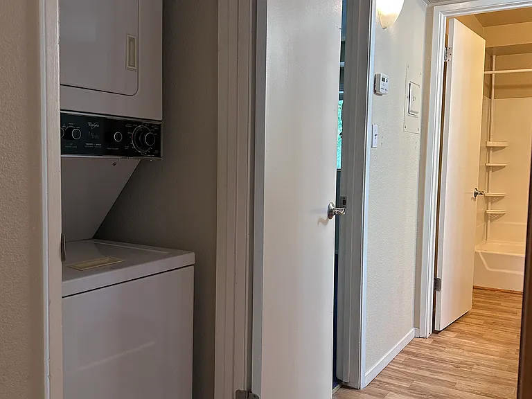 504 Northbank Ct #12 — Photo 8