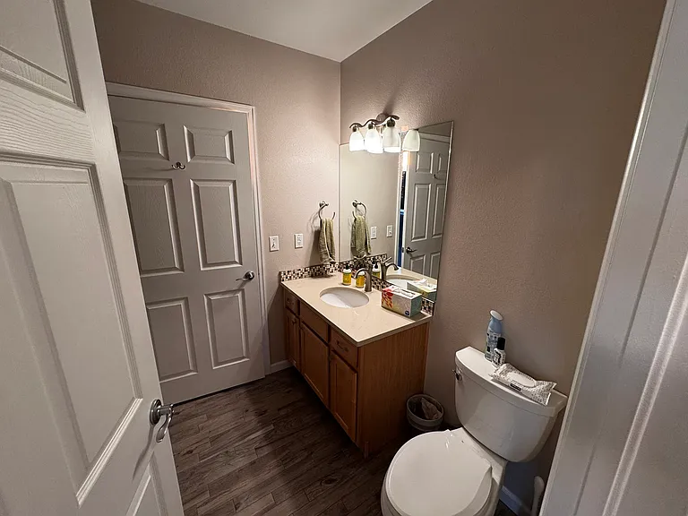 2nd Bathroom Jack and Jill