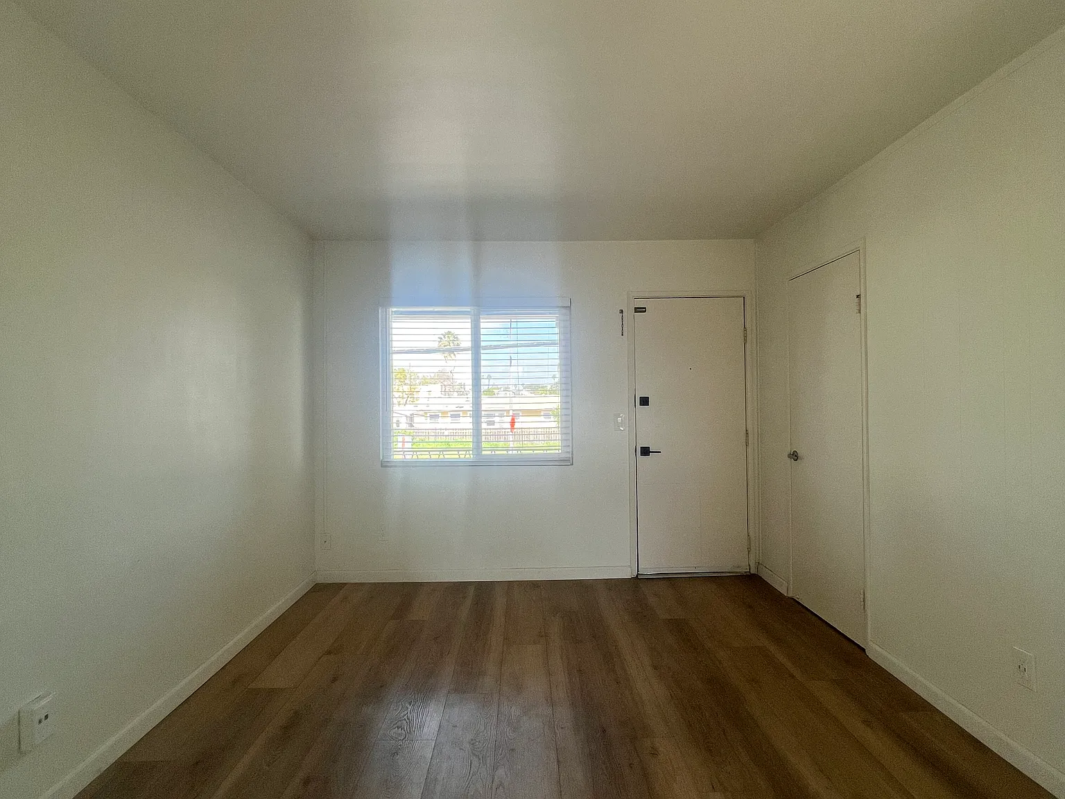 Studio, 300 sqft, $1,695 — Photo 3
