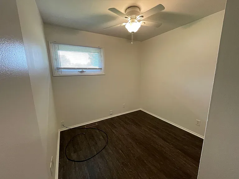 110 N Tyrone Dr — Photo 6