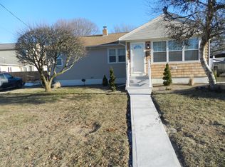 154 E View Ave, Cranston, RI 02920