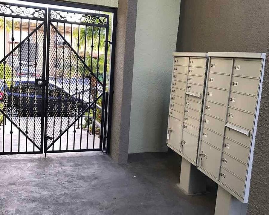 Gate