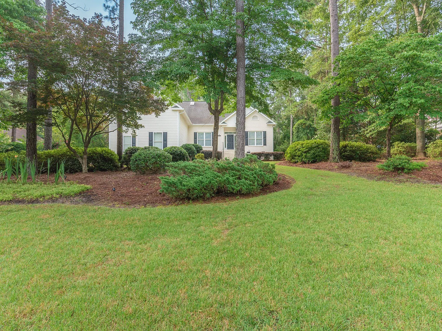 3 bed, 2.5 bath, 2370 sqft, $2,950 — Photo 2