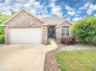14 Queensferry Dr, Rogers, AR 72715
